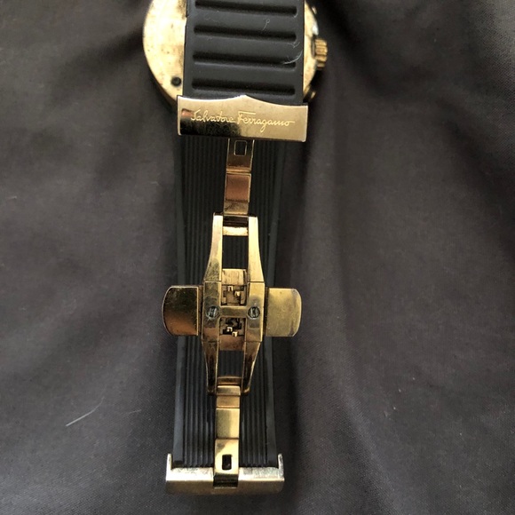 Salvatore ferragamo watch 2000$ - Picture 4 of 5